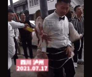 Đi đón dâu bị nhà gái trói chung với 3 phù dâu rồi đánh tới tấp, phát biểu của chú rể sau đó khiến dân tình sốc nặng: 'Đầu óc anh ta có vấn đề à?