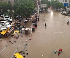 Vì sao thành phố Trung Quốc hứng chịu lũ lụt 'ngàn năm có một', lượng mưa ba ngày bằng cả năm?