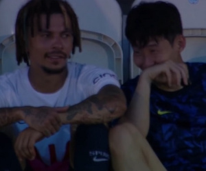 Son Heung-min bật cười khi thấy đồng đội sút bóng lên khán đài