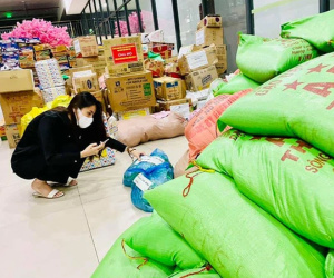 Thuỷ Tiên bị tố 'nhận vơ' cả trăm tấn lương thực người dân Hà Tĩnh tiếp tế cho Sài Gòn, Công Vinh bức xúc lên tiếng phân trần
