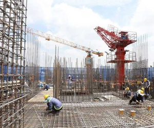 Giá thép tăng 'sốc', nhiều dự án bất động sản ngưng thi công