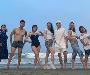 Hương vị tình thân lộ loạt ảnh hậu trường mới: Gây 'sốt' cảnh cả 3 gia đình vui vẻ đi biển, Nam - Long khoe body 'nóng bỏng'