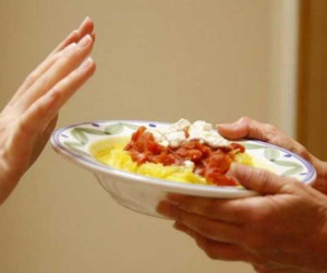 Cơ thể suy kiệt, mắc 'tỷ bệnh nguy hiểm' vì nhịn ăn, bỏ bữa