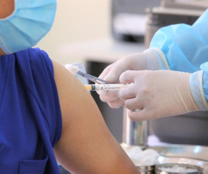 Hà Nội phân bổ 3 loại vaccine Covid-19 Pfizer, Moderna và AstraZeneca cho 30 quận, huyện, thị xã như thế nào?