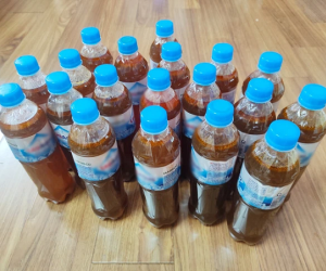 Tích trữ hàng lít nước phở cấp đông trong chai nhựa vào ngày đầu Hà Nội giãn cách, người đàn ông 'lo xa' khiến ai nấy bật cười