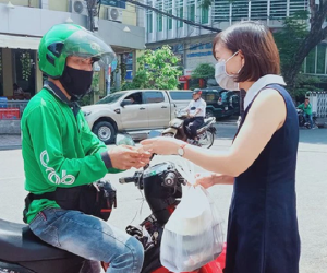 Hà Nội dừng tất cả dịch vụ shipper, hội chị em than trời vì quá chán nhưng vẫn bù lại được vài điểm này