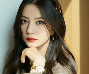 Triệu Vy như diện váy ngủ, lĩnh đòn "chí mạng" từ nhiếp ảnh với góc chụp lộ hết nọng cằm