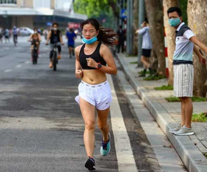 Người dân Hà Nội bị phạt đến 3 triệu nếu ra đường không thực sự cần thiết trong thời gian giãn cách