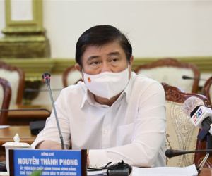 Chủ tịch TP.HCM: Từ ngày mai, người dân tuyệt đối không ra đường sau 18h