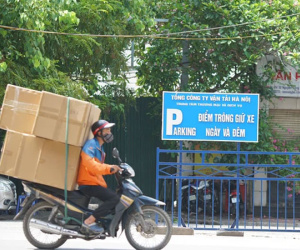 Hà Nội cho phép 'shipper' của các sàn thương mại điện tử được hoạt động