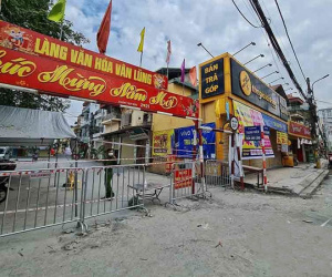 Dựng tường gạch, lập 14 chốt quanh xã có 6 ca mắc Covid-19 ở Hà Nội