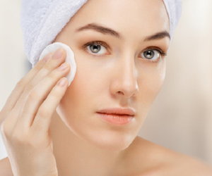 Bí quyết giúp da hạn chế nổi mụn vào mùa hè