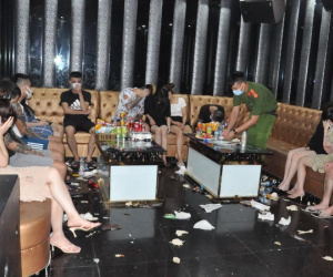 Đột kích quán karaoke, phát hiện gần 50 đối tượng sử dụng trái phép ma túy