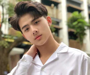 Nam sinh HOT nhất hôm nay: Đạt 9,5 Văn - 9,5 Tiếng Anh, ngoại hình còn như tài tử Hàn Quốc nữa chứ!