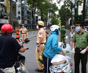 Đầu tuần, TP.HCM nhắc nhở nhiều người ra đường vì lý do không chính đáng