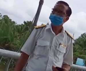 Cán bộ thuế 'thông chốt' kiểm soát dịch: 'Tao mà không đi làm là tụi mày không có lương'
