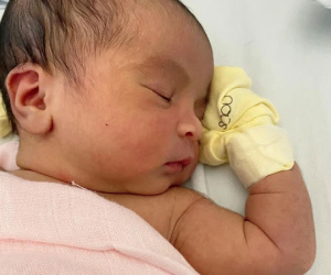 Võ Hạ Trâm tiết lộ gương mặt cực yêu của con gái vừa tròn 2 tuần tuổi