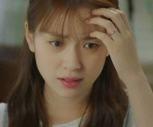 Tranh thủ dọn dẹp nhà cửa, tôi lặng người khi thấy một ngăn tủ toàn 'vật khó nói' của chồng