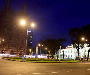 TP.HCM tối đầu tiên hạn chế ra đường sau 18h