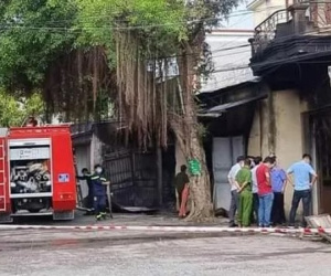 Vợ chồng chủ cửa hàng tạp hóa chết trong đám cháy, trên người có nhiều vết đâm