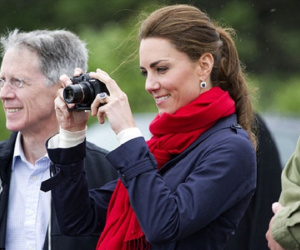Lý do Công nương Kate đăng ảnh sinh nhật George khiến paparazzi câm nín, Meghan phải học hỏi thêm nhiều