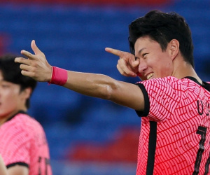 Đội bóng quê hương thầy Park 'hủy diệt' đối thủ cạnh tranh 6-0, vào tứ kết Olympic ở ngôi đầu bảng