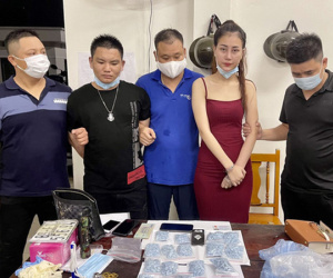 'Kiều nữ' 'trốn nã' buôn 1.500 viên thuốc lắc