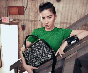 Nhiều sao Cbiz vừa được bổ nhiệm làm đại sứ hàng hiệu đã bị người đời bỉ bôi vì chẳng có tí khí chất sang chảnh gì