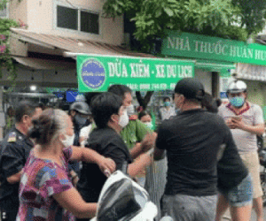 Hà Nội: 2 vợ chồng chống đối, gây rối tại chốt kiểm dịch chợ Yên Phụ
