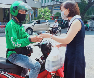 Hà Nội cho phép hơn 14.000 shipper hoạt động