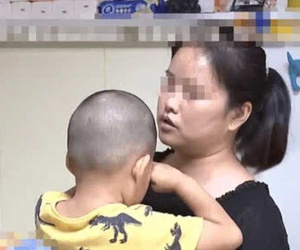 Thuê bảo mẫu trông con trai 3 tuổi, người mẹ kinh hoàng phát hiện hành vi mất nhân tính