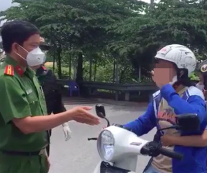 TP.HCM: Người phụ nữ 2 lần chửi bới thô tục ở chốt kiểm dịch, xúc phạm tổ công tác