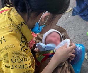 Thương cháu bé 9 ngày tuổi cùng bố mẹ vượt hơn 1.000km từ Bình Dương về quê tránh dịch trên chiếc xe máy cà tàng