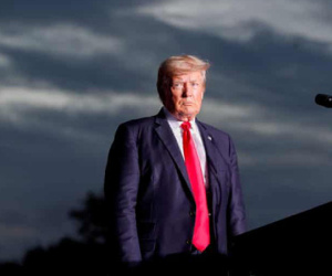 Ông Trump lại gặp chuyện nhức đầu