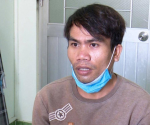 Bị đuổi khỏi nhà, gã trai lấy dao đâm chết chồng trẻ của mẹ