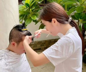 Nữ đại gia có nhà 400 tỷ trổ tài tỉa tóc cho chồng, nhìn kết quả muốn khóc giùm anh xã chị luôn đó!