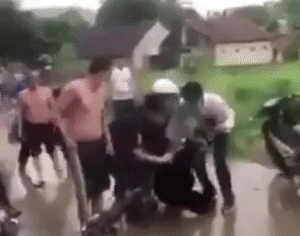 Vụ đến nhà bạn chơi thì bị chém vào cổ tử vong: Video bắt hung thủ giết người sau nhiều giờ bỏ trốn