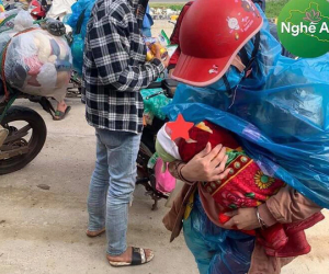 Nhà hảo tâm tiết lộ việc đón bé trai 9 ngày tuổi cùng ba mẹ vượt 1.500km về quê giữa đèo Hải Vân, quyết định giúp đỡ nảy trong tích tắc