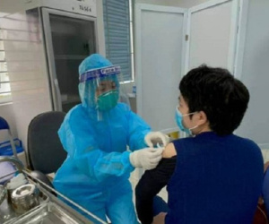 Người dân Hà Nội giờ có thể đăng ký tiêm vaccine Covid-19 online: Dùng trên mọi thiết bị, chỉ cần quét QR, quản lý tiêm từ A đến Z