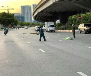 Ô tô tông người đi xe máy tử vong trên đường Nguyễn Xiển rồi bỏ chạy