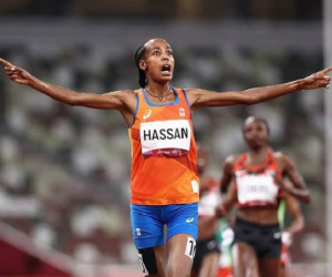 VĐV Hà Lan sáng ngã vẫn về nhất vòng loại 1.500m, tối đoạt luôn HCV 5.000m Olympic Tokyo