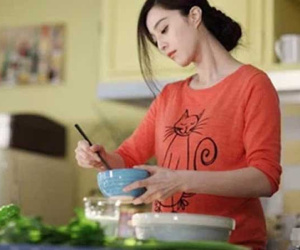 Em chồng xúi mẹ 'nấu cơm cữ cho chị dâu qua quýt được rồi', cô vợ chỉ nhẫn nhịn nhưng pha 'lật ngược' sau này mới kinh điển!