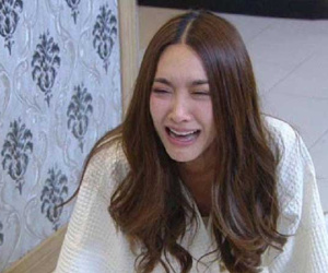 Nghe tiếng khóc của đứa con nhỏ bên nhà hàng xóm, tôi chạy sang thì bàng hoàng khi biết chồng đã bế con lớn bỏ đi