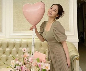 Nhờ vòng 1 'khủng' mà Park Min Young sexy áp đảo người mẫu hãng, lên đồ đơn giản cũng hút mắt hết cỡ