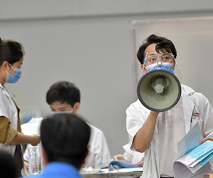 Ảnh: Những chốt bảo vệ 'vùng xanh không Covid-19' đầu tiên ở Hà Nội