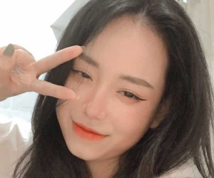 Phát hiện bố 47 tuổi vẫn âm thầm coi livestream cô giáo Minh Thu, con gái buột miệng nói 1 câu khiến ai cũng sặc cười
