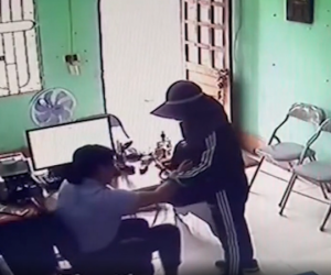 Người phụ nữ táo tợn cầm dao vào quỹ tín dụng cướp tiền