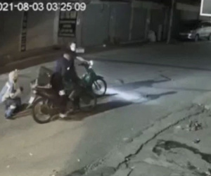 Nữ công nhân môi trường bị cướp xe máy ở Hà Nội: 'Một thanh niên cầm vỏ kiếm dí vào ngực và yêu cầu tôi đưa chìa khóa'