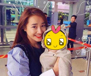 Rộ ảnh nghi Nhã Phương lần đầu để lộ diện mạo ái nữ đầu lòng, netizen tới tấp khen giống Trường Giang nhưng tất cả đã nhầm!