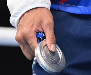 Võ sĩ 'vô cảm', không thèm đeo huy chương bởi chỉ về nhì tại Olympic, hành động khiến dân tình tranh cãi dữ dội